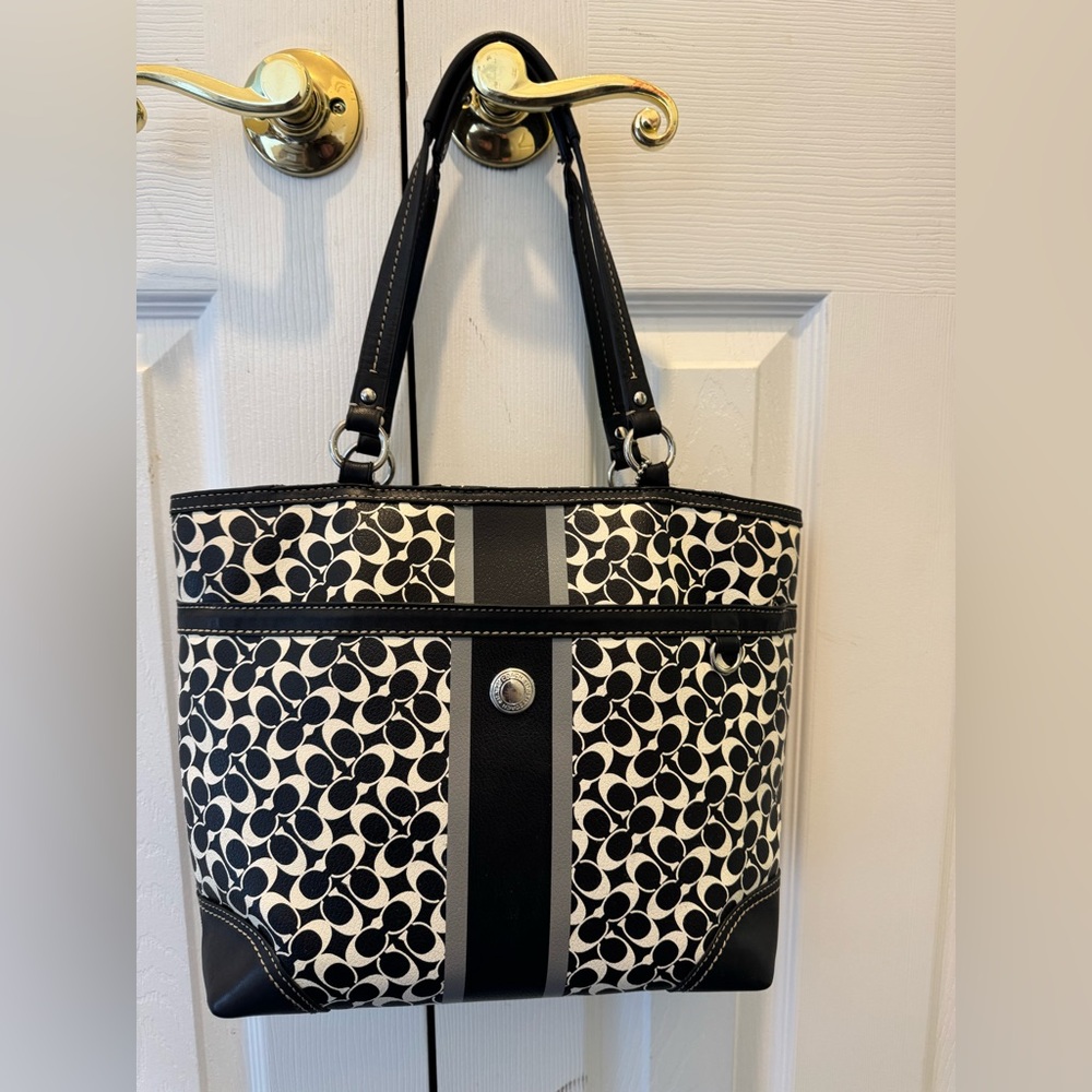 Coach Chelsea‎ Signature Stripe Black White Canvas Leather Tote F10669-F15137